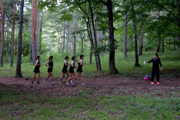 標高1200メートルの富士見高原で走り続ける選手たち