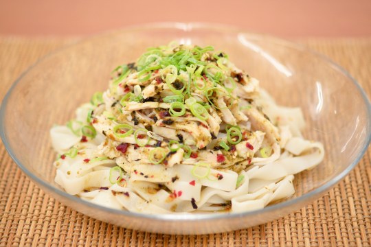 蒸し鶏のうめこんぶ冷やしうどん